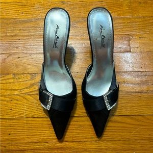 vintage point toe mules 🖤